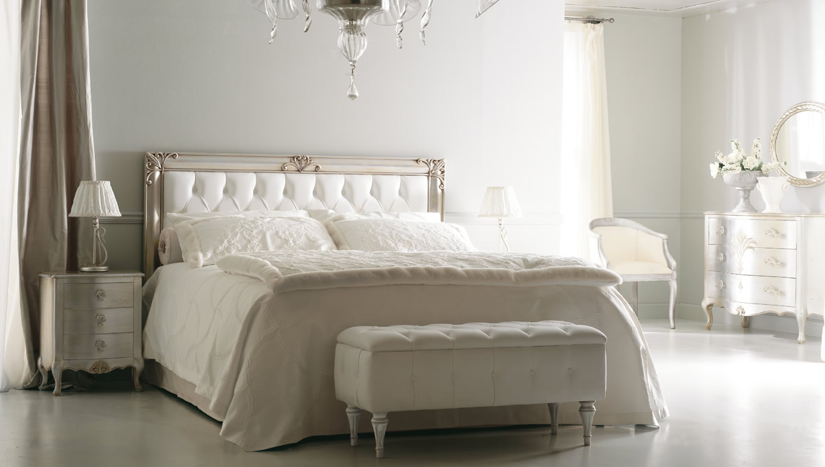 Белая классическая спальня