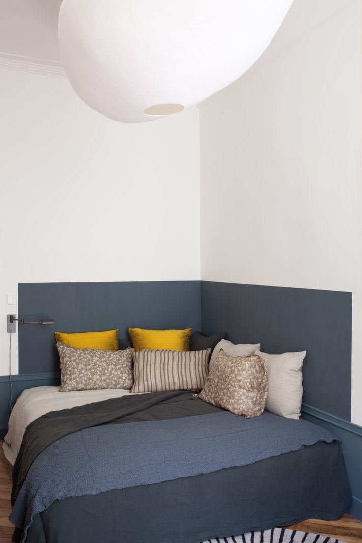 Дизайн узкой спальни в стиле минимализм