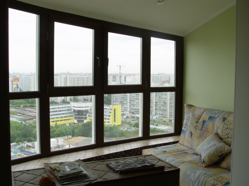 Панорамное остекление балкона квадратными окнами