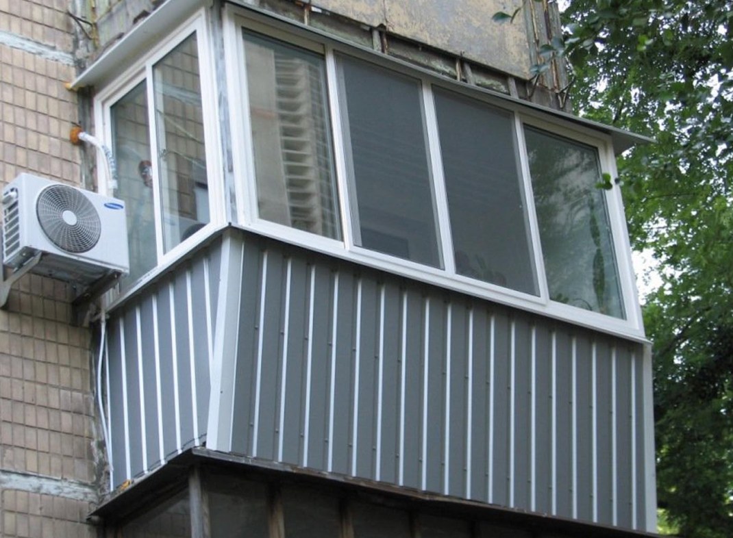 Отделка балкона алюминиевым сайдингом