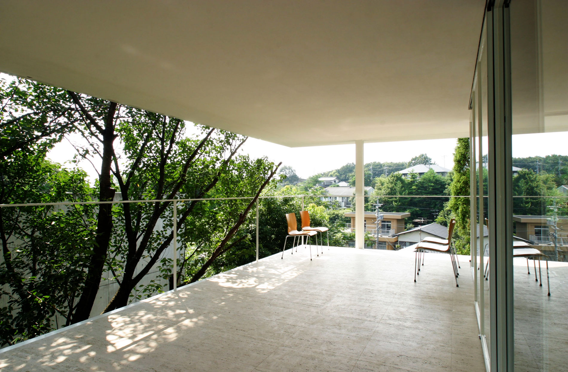 Керамогранитная плитка на балкон