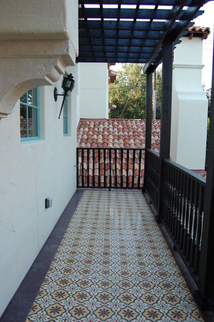 Плитка с узором на балкон