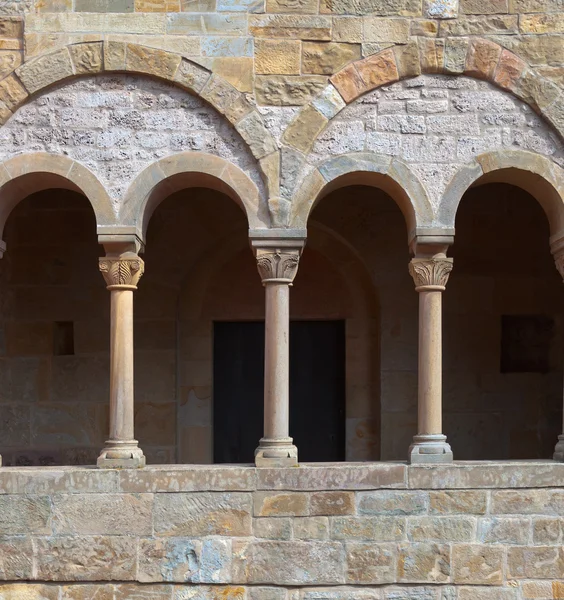 Древние балкон с колоннами — стоковое фото