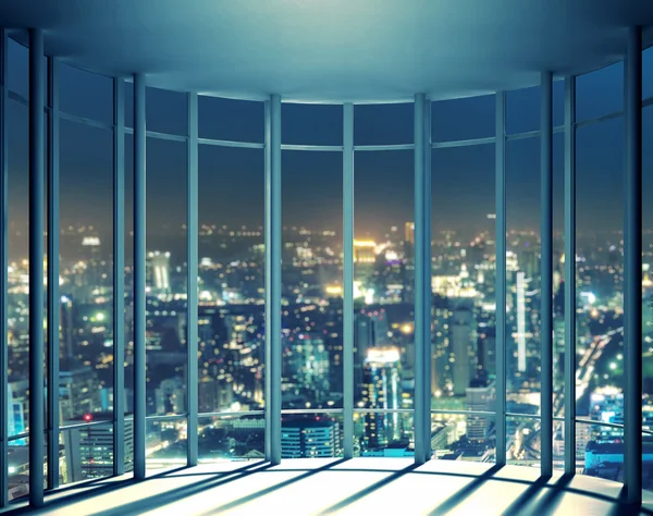 Ночное представление из окна высотного здания — стоковое фото