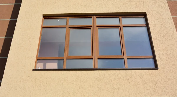 Большие окна ПВХ — стоковое фото