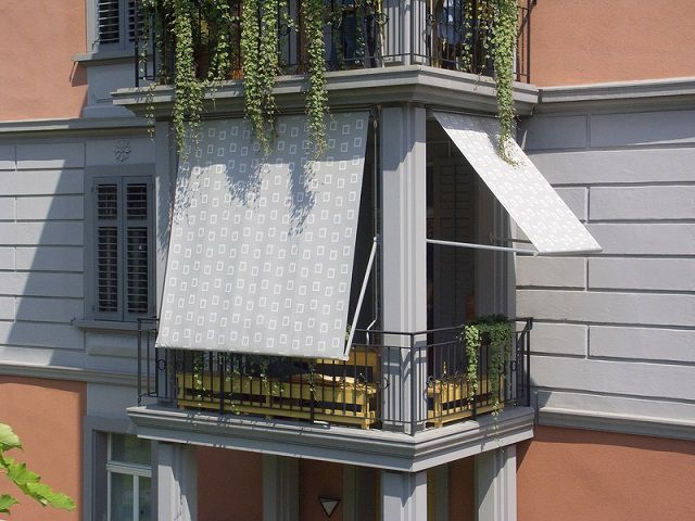 Складные рамные маркизы на балконе