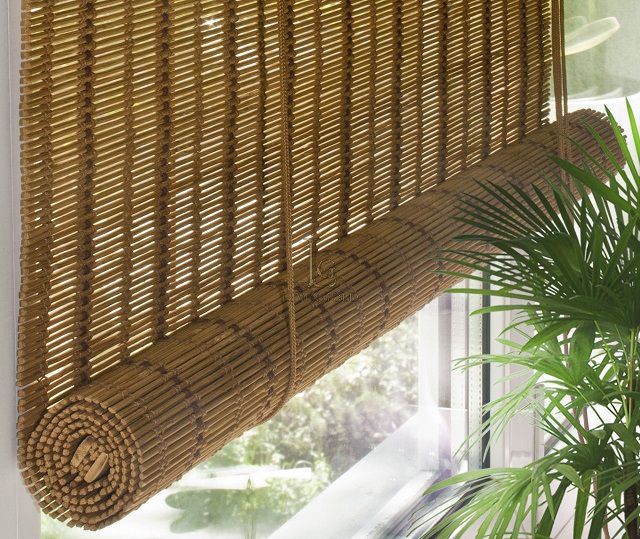 Бамбуковые рулонные шторы – природная чистота материала плюс элемент экзотики в интерьере балкона