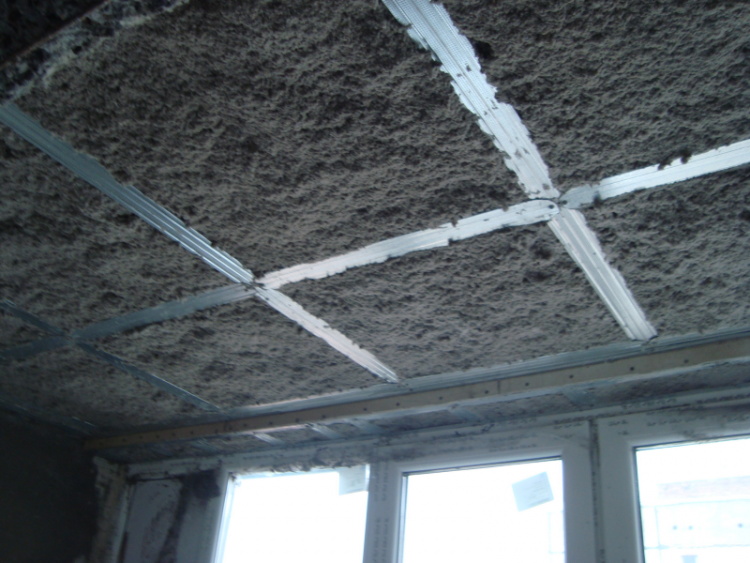Шумоизоляция потолка с помощью монтажа подвесной конструкции