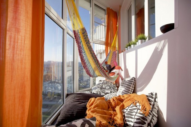 дизайн спальни с балконом